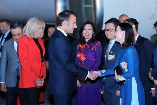 Tổng thống Pháp Macron đến Việt Nam