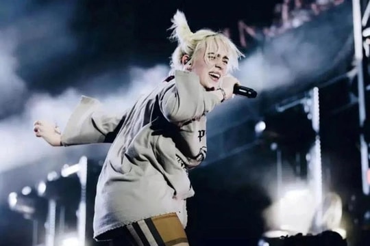 Hiện tượng âm nhạc Billie Eilish làm nên lịch sử tại Lễ trao giải AMAs 2025