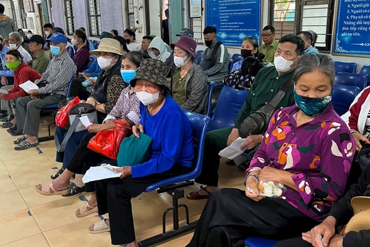 Đeo khẩu trang nơi công cộng để phòng ngừa Covid-19