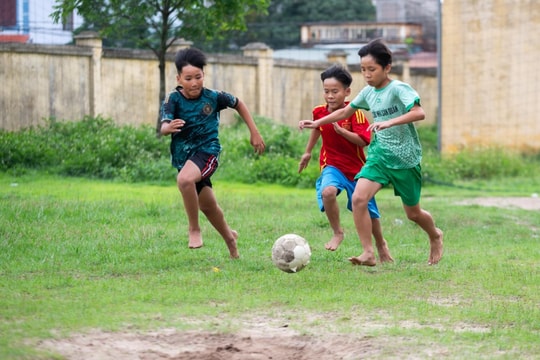 Từ sân đất mùa hạ đến giấc mơ sân cỏ