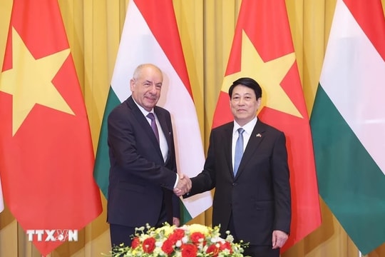 Chủ tịch nước Lương Cường hội đàm với Tổng thống Hungary