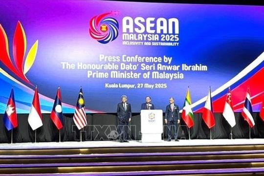 Tuyên bố Chủ tịch khẳng định nhu cầu tăng cường vai trò trung tâm của ASEAN