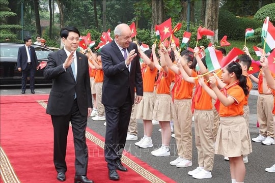 Chủ tịch nước Lương Cường chủ trì lễ đón chính thức Tổng thống Hungary