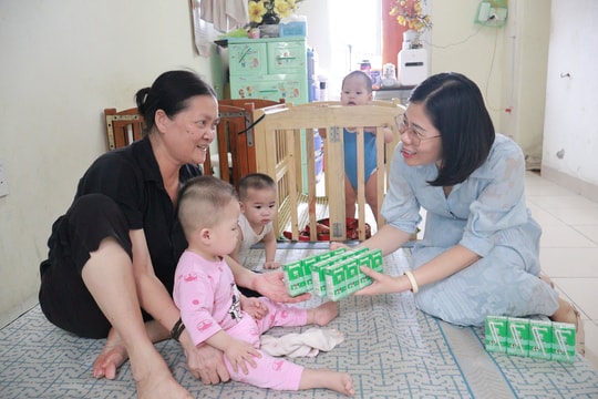 Hội Liên hiệp phụ nữ tỉnh Hải Dương tặng quà trẻ khuyết tật, mồ côi