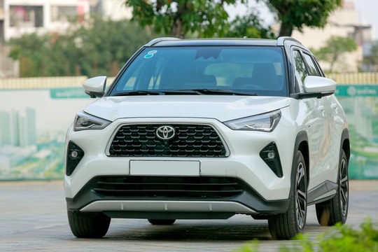 Toyota Việt Nam triệu hồi gần 1.500 xe Yaris Cross HEV nguy cơ bung kính nóc
