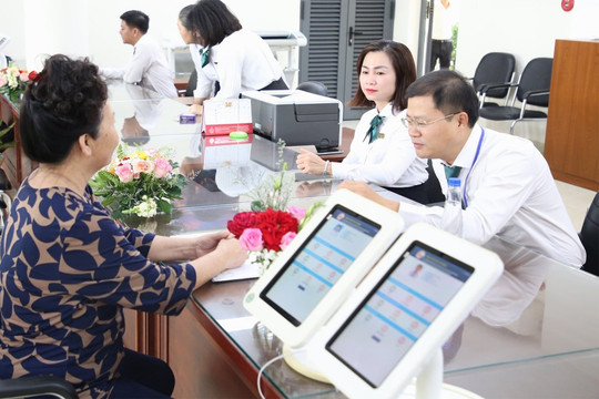 Cán bộ nghỉ việc do sắp xếp bộ máy vẫn được hưởng lương cho đến khi nhận chế độ