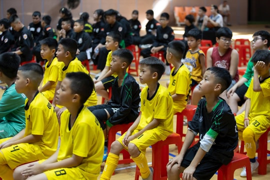 Hơn 100 em nhỏ tham gia các lớp năng khiếu thể thao trong dịp hè