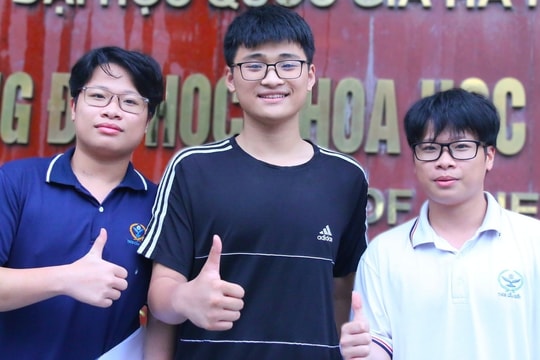 Đề thi và đáp án môn toán vào lớp 10 Trường THPT chuyên Khoa học tự nhiên năm 2025