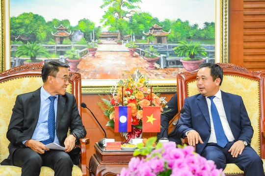 Bí thư Tỉnh ủy Trần Đức Thắng tiếp Quyền Trưởng ban Đối ngoại Trung ương Đảng Nhân dân Cách mạng Lào