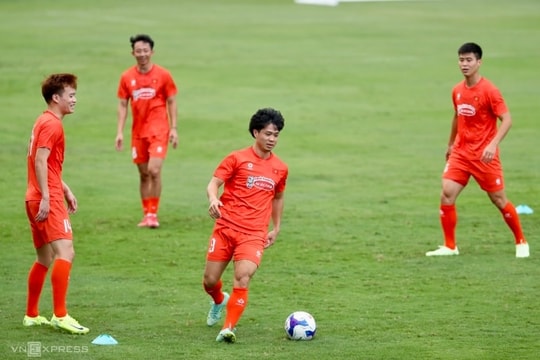 Công Phượng rời tuyển Việt Nam