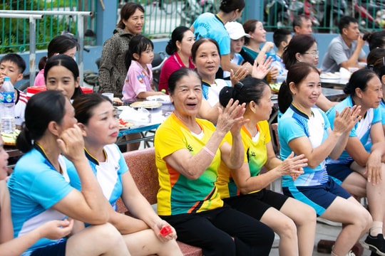 Sống trẻ giữa tuổi già