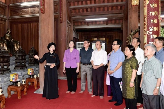 Đoàn nguyên đại biểu Quốc hội tỉnh Hải Dương về nguồn tại Tân Trào