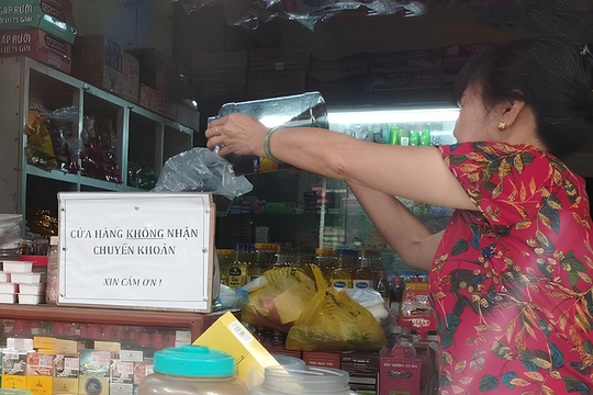 Nhiều hàng quán bất ngờ không nhận chuyển khoản