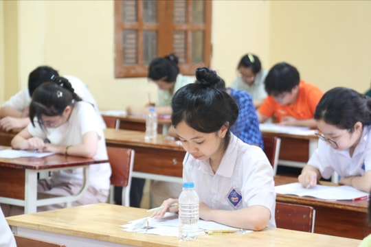 Hơn 800 học sinh Hải Dương thi vào lớp 10 Trường chuyên Nguyễn Trãi