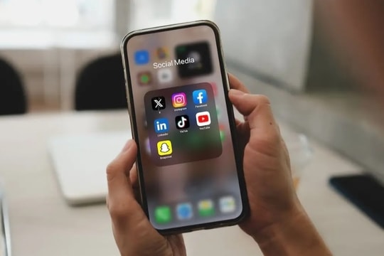 YouTube 'bay màu' trên nhiều mẫu iPhone và iPad đời cũ