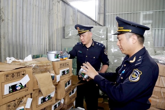 Thủ tướng yêu cầu tiếp tục đẩy mạnh cao điểm ngăn chặn buôn lậu, hàng giả