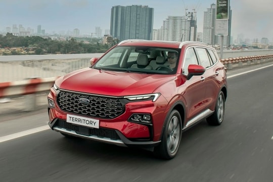 Ford Territory giảm 90 triệu đồng đua CX-5