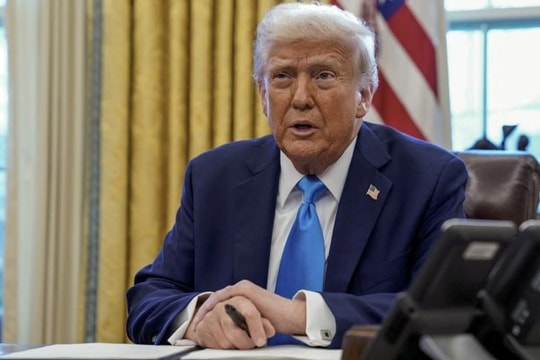Ông Trump ký sắc lệnh cấm nhập cảnh với công dân 12 nước
