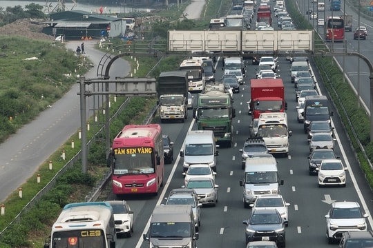 Người dân lo xe cũ tỉnh ngoài không vào được Hà Nội vì quy định khí thải