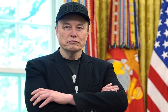 Musk mất gần 100 tỷ USD một ngày vì đấu khẩu với ông Trump
