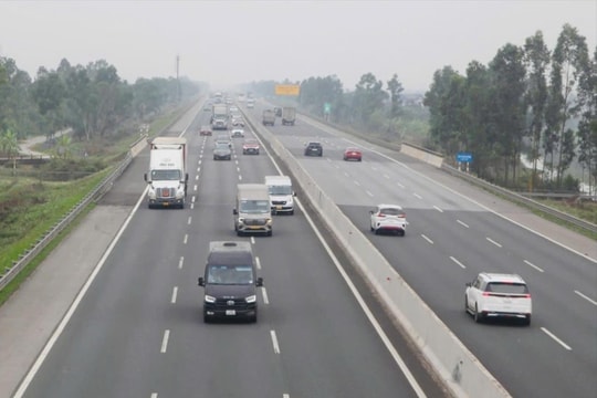 Thí điểm cấm xe tải vào làn 120km/h trên cao tốc Hà Nội - Hải Phòng