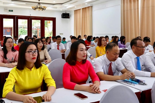 Đảng bộ Sở Tư pháp kết nạp đảng viên mới vượt chỉ tiêu