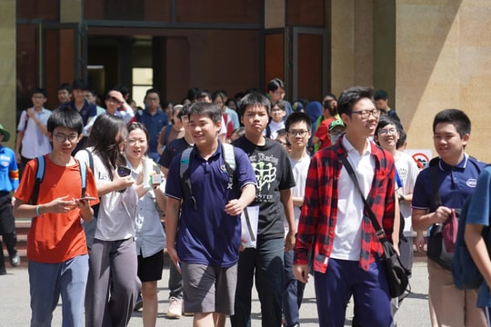 Trường chuyên đầu tiên tại Hà Nội công bố điểm chuẩn vào lớp 10