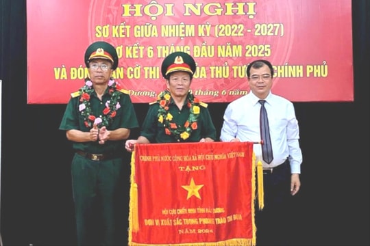 Hội Cựu chiến binh tỉnh Hải Dương nhận Cờ thi đua của Chính phủ