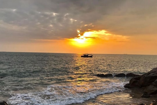 Biển vỗ về vẫy gọi