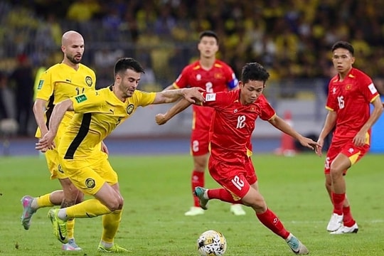 Việt Nam tụt sâu ở bảng xếp hạng FIFA vì thua Malaysia