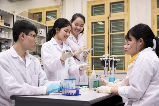 Các trường y dược top đầu đồng loạt tuyển thí sinh giỏi tiếng Anh