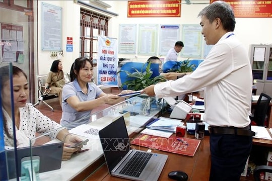 Chính phủ ban hành các Nghị định quy định về phân quyền, phân cấp; phân định thẩm quyền của chính quyền địa phương 2 cấp
