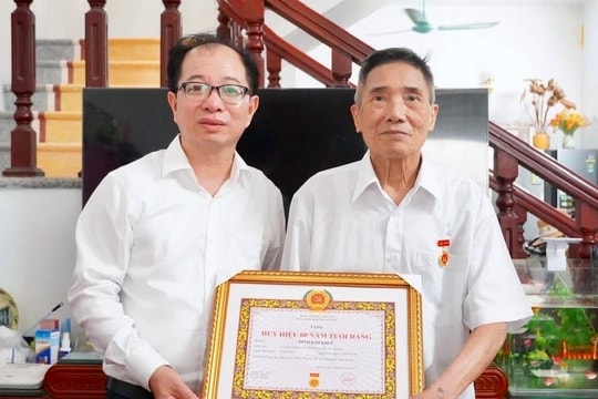Hải Dương trao tặng, truy tặng Huy hiệu Đảng cho 2.565 đảng viên