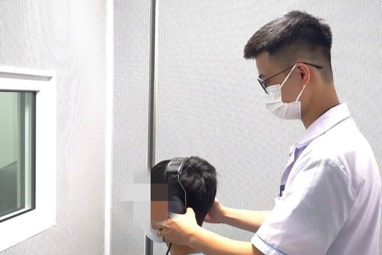 Suýt điếc vì tắm nước lạnh lúc 3 giờ sáng