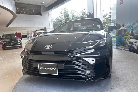 Nhiều đại lý giảm tới 100 triệu đồng cho Toyota Camry