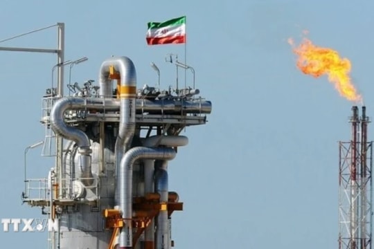 Giá dầu châu Á tăng mạnh do lo ngại về cuộc xung đột Israel - Iran