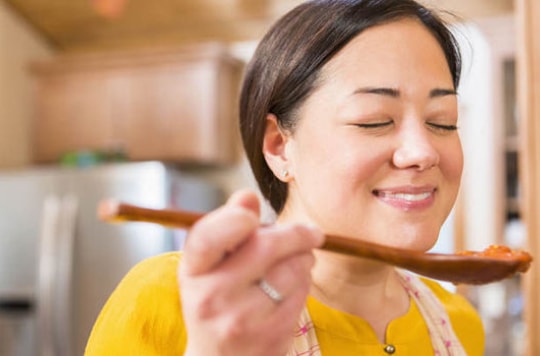 Mẹo nhỏ trước bữa ăn giúp bạn giữ dáng