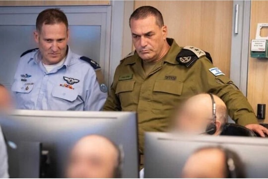 Israel kiểm soát không phận Tehran, loại bỏ các chỉ huy tình báo Iran