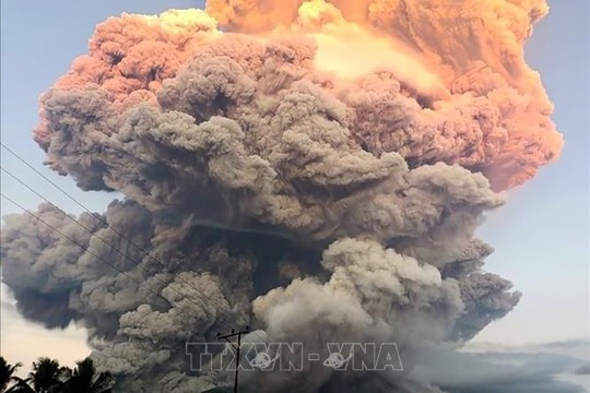 Indonesia ra cảnh báo cao nhất đối với hàng không do núi lửa phun trào