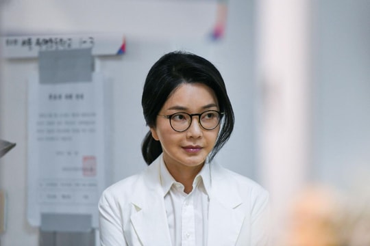 Cựu đệ nhất phu nhân Hàn Quốc có thể sắp bị thu hồi bằng vì nghi vấn đạo văn