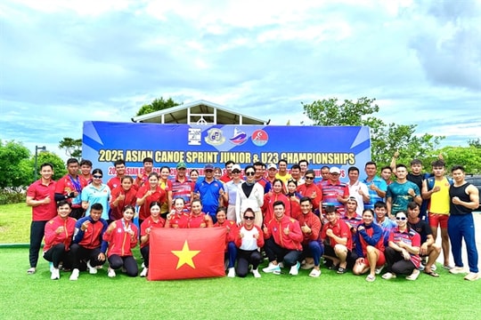Vietnam compete successfully in Asian and Southeast Asian canoeing tournaments