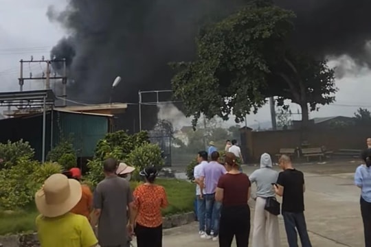 Dập tắt vụ cháy bình chứa dầu tại phường Hoàng Tân (Chí Linh)