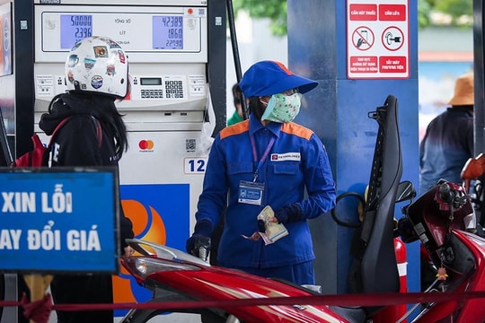 Hôm nay, giá xăng có thể tăng hơn 1.000 đồng một lít