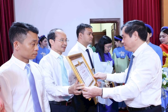 Gặp mặt Người làm báo tiêu biểu nhân Kỷ niệm 100 năm ngày Báo chí cách mạng Việt Nam