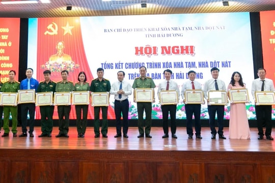 Khen thưởng 39 tập thể, 50 cá nhân có thành tích xuất sắc trong thực hiện Chương trình xoá nhà tạm, nhà dột nát tại Hải Dương