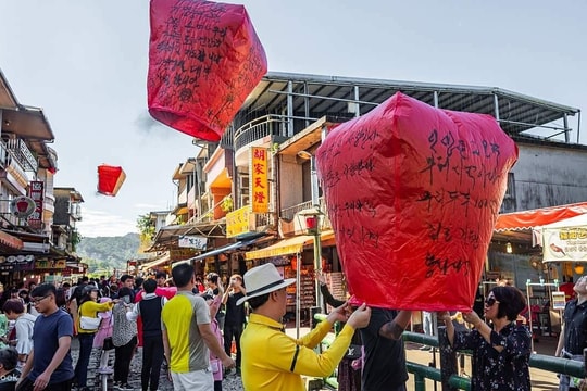 Khách Việt nhập cảnh Đài Loan từ tháng 10 phải khai báo trực tuyến