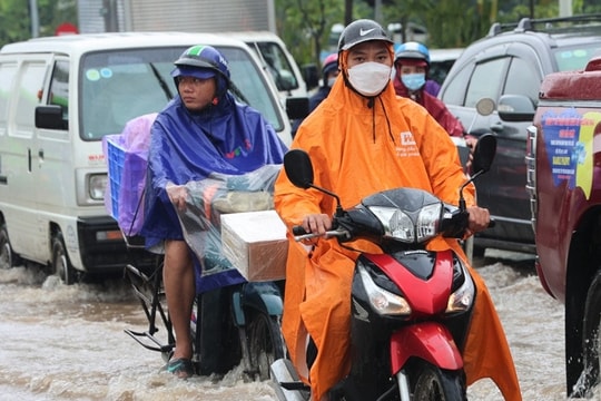 Mưa rất lớn ở miền Bắc, 14 tỉnh nguy cơ lũ quét, sạt lở