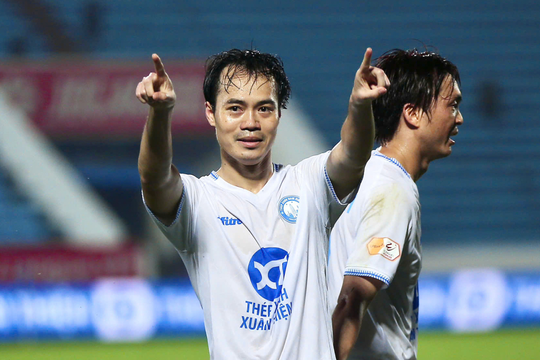 Văn Toàn chia sẻ đầy cảm xúc sau chức vô địch V-League của Nam Định
