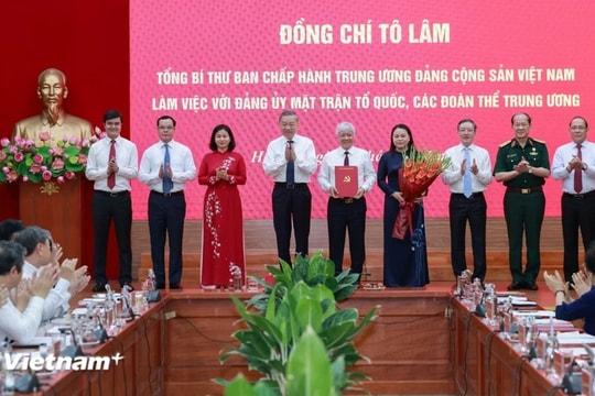 Tổng Bí thư Tô Lâm trao quyết định thành lập Cơ quan Ủy ban Trung ương MTTQ Việt Nam