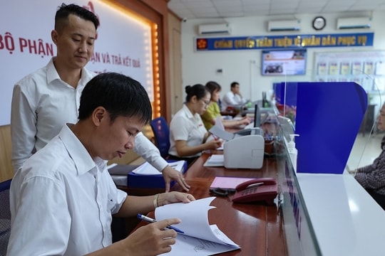 Bỏ hình thức kỷ luật giáng chức, hạ bậc lương với công chức, cán bộ